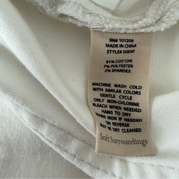 Soft Surroundings Solene Eyelet Crop Denim Jeans
Size 18W
NWT - Picture 7 of 8